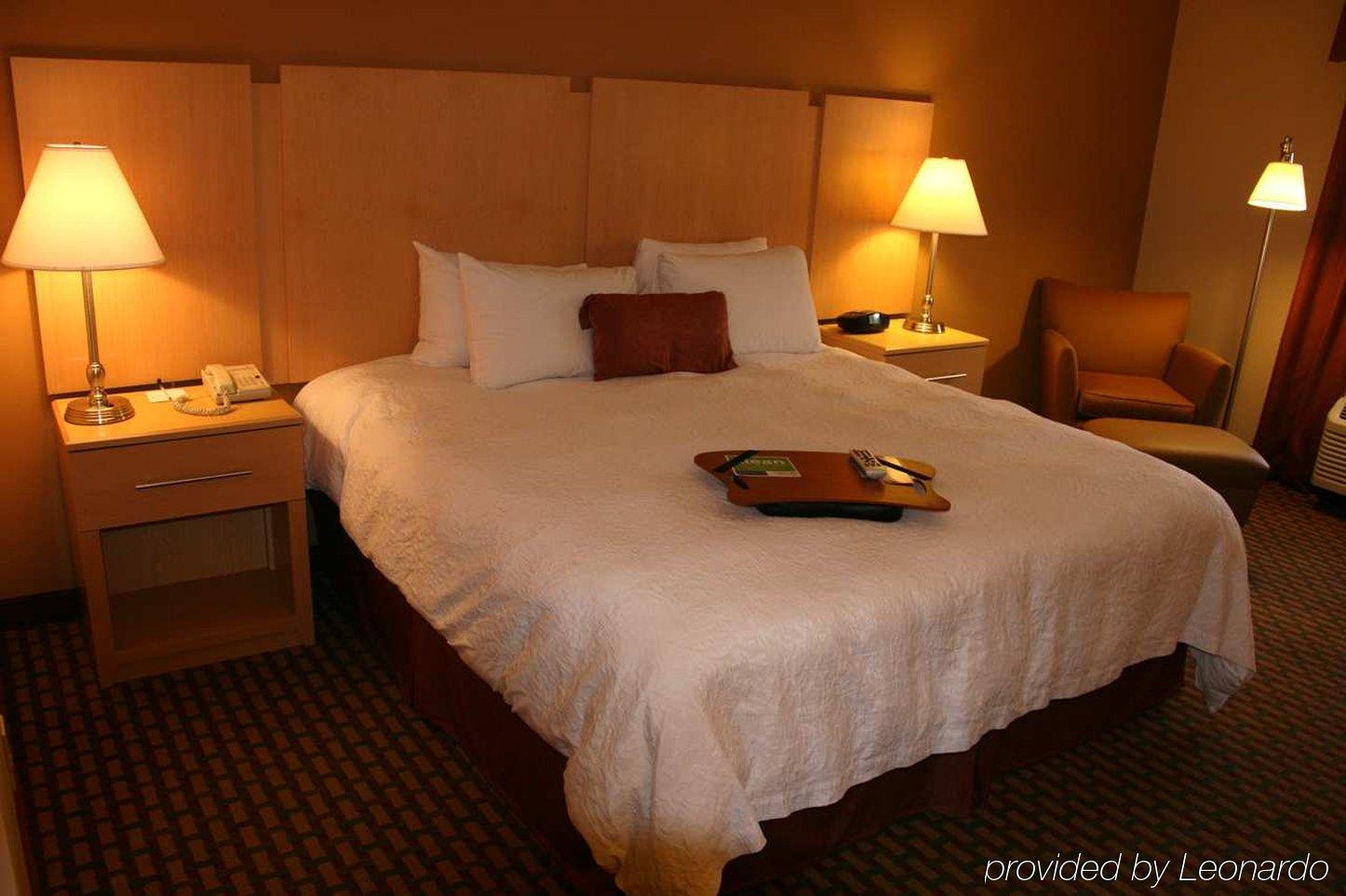 Hampton Inn & Suites Chapel Hill/Durham Habitación foto